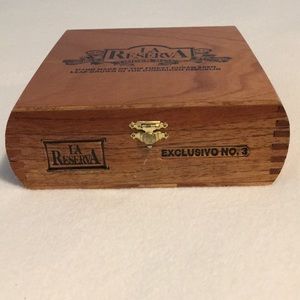 LaReservA wood cigar box, empty